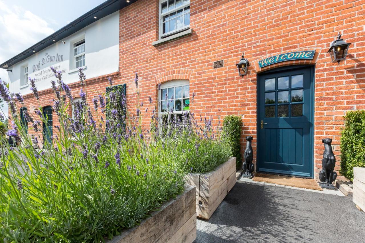 The Dog & Gun Inn Netheravon Kültér fotó