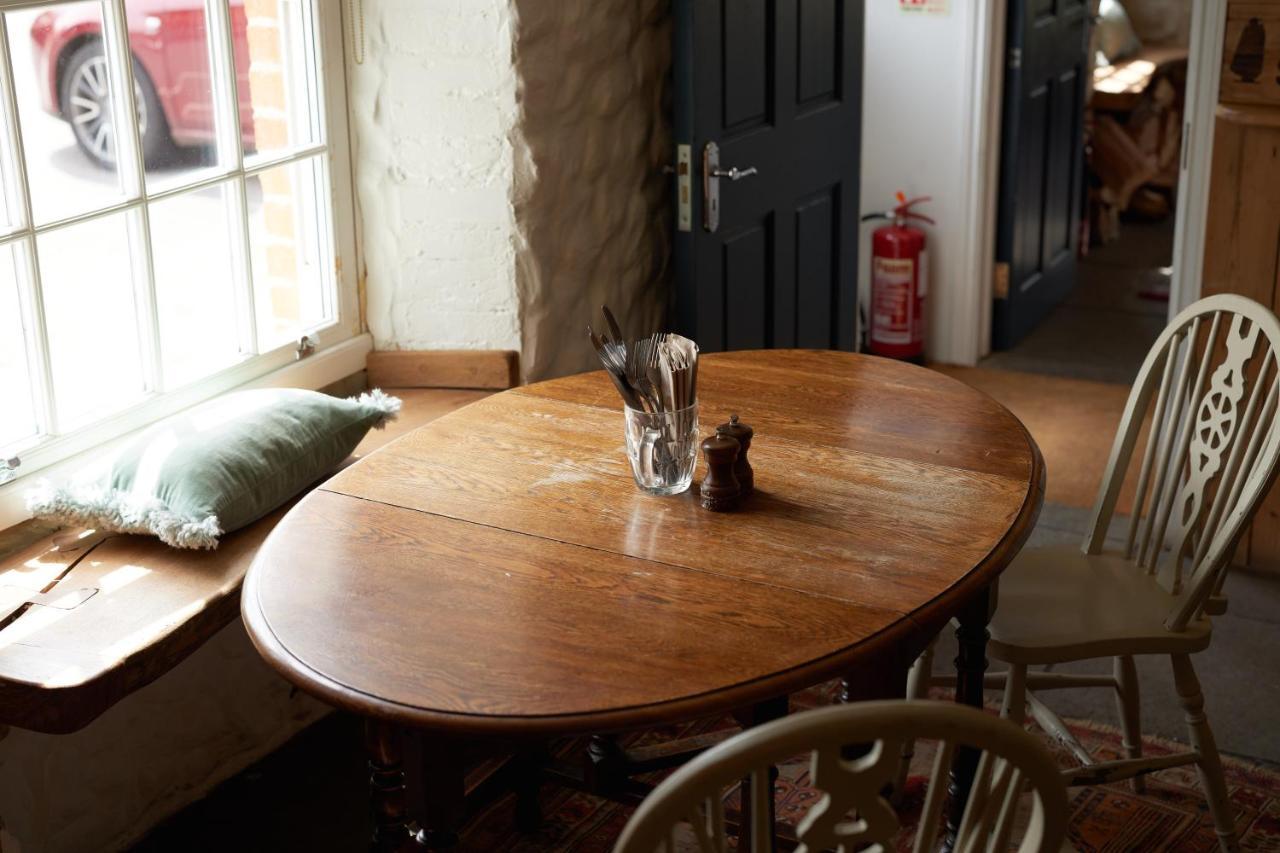 The Dog & Gun Inn Netheravon Kültér fotó