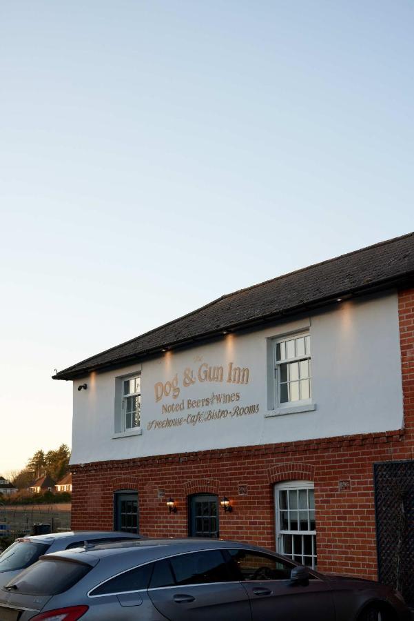 The Dog & Gun Inn Netheravon Kültér fotó